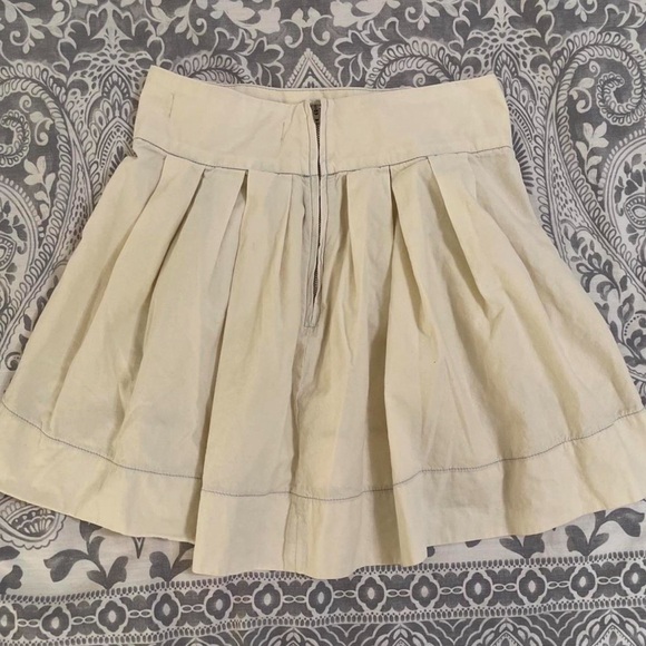 Ever Ivory Pleated Mini Skirt w/ Pockets Size Medium - Picture 2 of 4